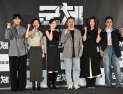 이번엔 실시간 업데이트…칸 찍고 돌아온 연상호표 K좀비물 ‘군체’ [쿠키 현장]