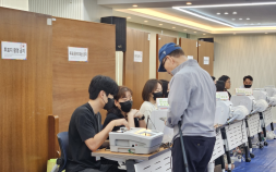 6·3 지방선거 사전투표 첫날…용산구 현장 가보니 [쿡 정치포토]