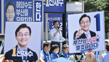 전재수, 부산 곳곳 돌며 유세 이어
