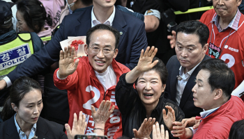 박근혜, 서문시장서 추경호 지원…“압도적 지지 부탁”