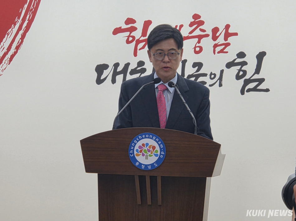 이명수 충남교육감 후보가 1일 충남도청 프레스센터에서 기자회견을 갖고 상대 후보들에 대해 선거법 위반, 성추행 의혹 등을 제기하며 해명을 요구하고 있다. 사진=홍석원 기자
