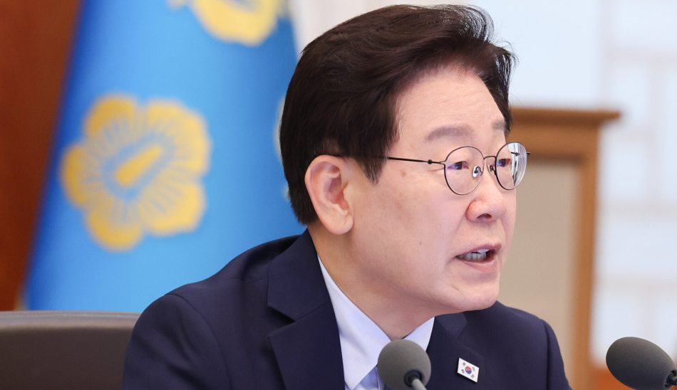 이재명 대통령이 28일 청와대에서 열린 수석보좌관회의에서 발언하고 있다. 연합뉴스