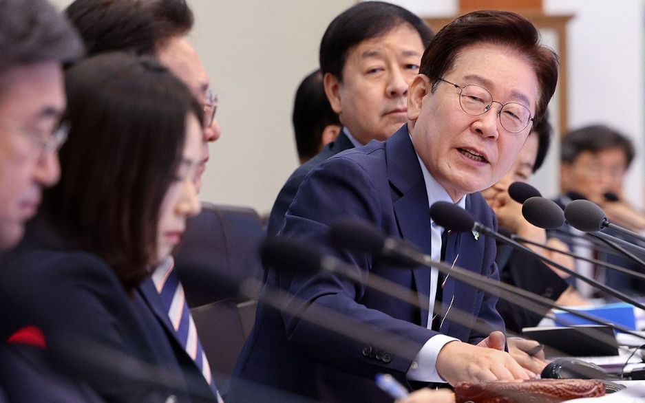 이재명 대통령이 2일 청와대에서 열린 국무회의 겸 비상경제점검회의에서 발언하고 있다. 연합뉴스