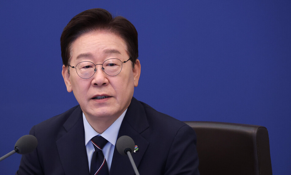 이재명 대통령이 2일 청와대에서 열린 국무회의 겸 비상경제점검회의에서 발언하고 있다. 연합뉴스
