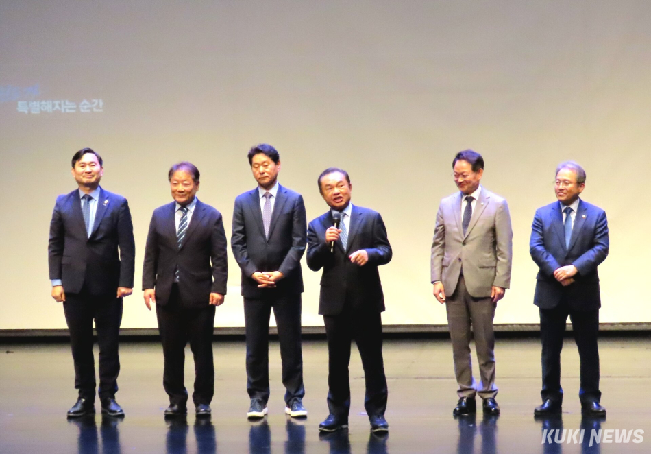 더불어민주당 김중남 강릉시장 후보 최욱철 상임선대위원장이 지난달 15일 강릉단오제전수교육관에서 열린 ‘우상호 강원도지사 후보 선거대책위원회 출범식’에서 인사말을 하고 있다. 전인수 기자