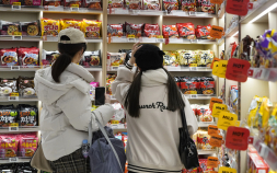 3000만 관광객 시대 성큼…역대 최대 방한객, 남겨진 과제는 [이재명 정부 1년]