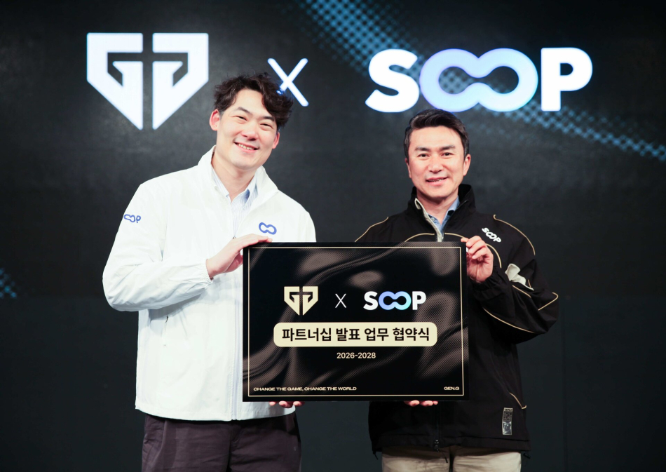(오른쪽부터) SOOP 최영우 대표이사, 젠지 이스포츠 아놀드 허 CEO. SOOP 제공