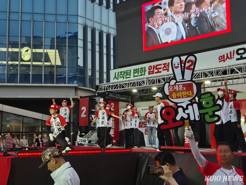 2일 서울 서대문구 신촌 스타광장에서 오세훈 국민의힘 서울시장 후보 피날레 유세가 열렸다. 권혜진 기자