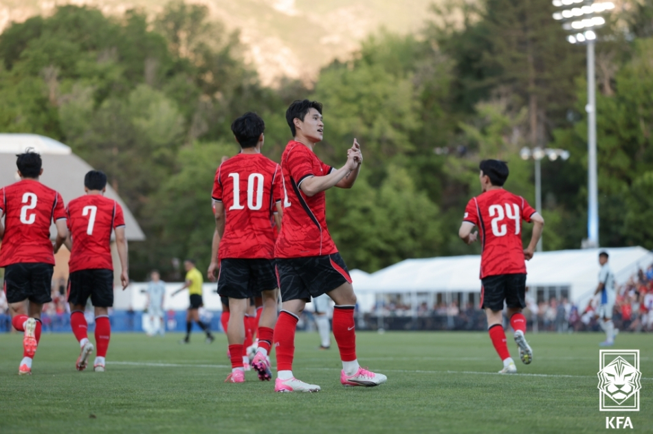 4일(한국시간) 오후 미국 유타주 프로보 리검영대 사우스필드에서 열린 대한민국과 엘살바도르의 평가전에서 이동경이 첫번째 골을 성공시킨 뒤 세리머니를 하고 있다. 대한축구협회 제공