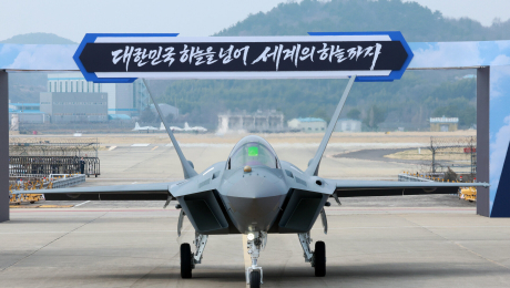 예산·美 몽니 ‘이중 파고’…KF-21, 수출 골든타임 뺏기나