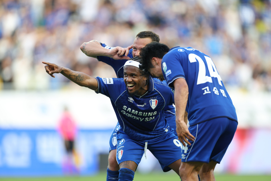 수원 파울리뇨, 일류첸코, 고승범. 한국프로축구연맹 제공