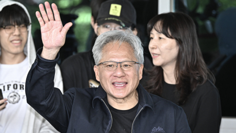 젠슨 황, 김포공항 통해 입국…국내 AI 협력 행보 시작 [쿠키포토]