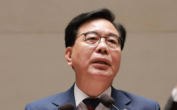 송언석, 눈물의 원내대표직 사임 “우리 당 새출발 필요해”