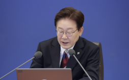 李 대통령 “주식평가 정상화, 연금 구조조정 고통 크기 줄여”