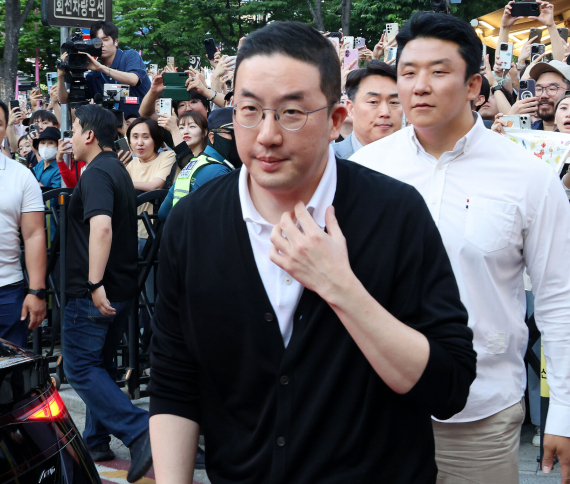 최태원 따르고, 구광모 굽고, 이해진이 쐈다…젠슨 황 ‘삼소회동’ 살펴보니