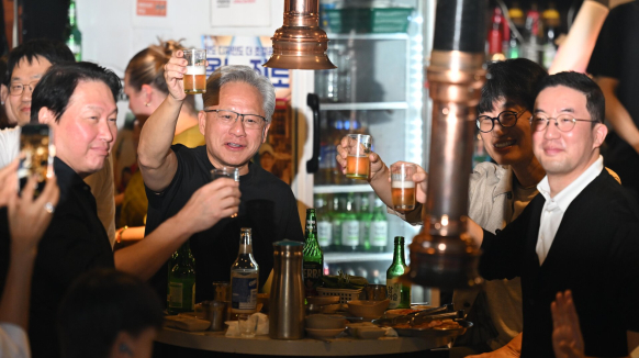 형님들의 ‘삼쏘 회동’…젠슨 황·최태원·구광모·이해진 뭉쳤다