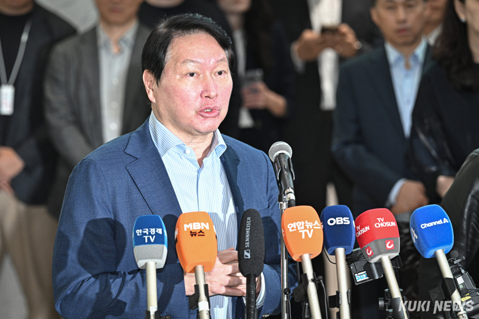 최태원 SK그룹 회장이 8일 오전 종로 SK서린빌딩에서 엔비디아와의 협력관계 관련 브리핑을 진행했다. 남동균 기자