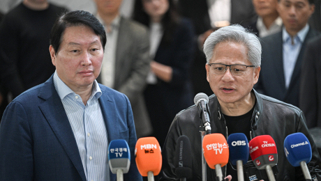 “피지컬AI 시대, 최적화된 한국”…젠슨 황, SK그룹 손잡은 이유는 [현장+]