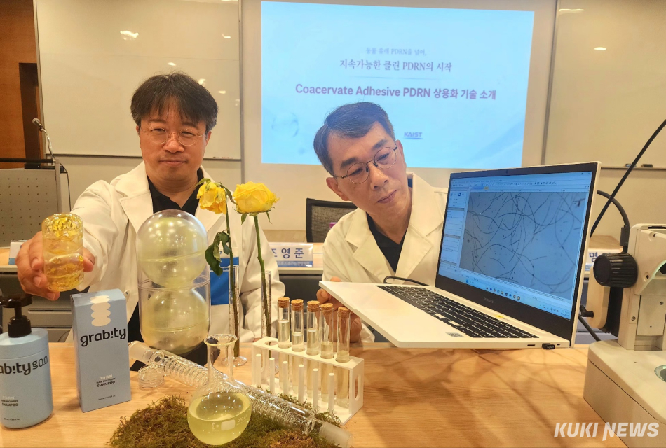 폴리페놀팩토리 이해신 대표이사(좌측)와 정성진 폴리페놀팩토리 책임연구원. 그래비티 제공