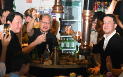 “AI 황제는 뭘 먹을까”…유통업계 달군 ‘젠슨 황 효과’