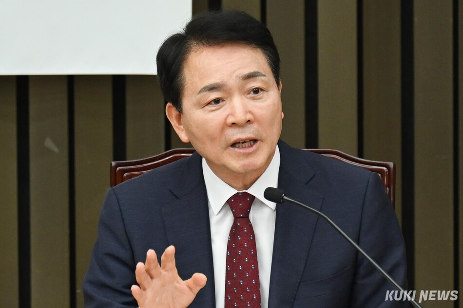 국민의힘 차기 원내대표 선출을 하루 앞둔 9일 서울 여의도 국회에서 열린 원내대표 후보자 초청 간담회에서 성일종 의원이 발언하고 있다.