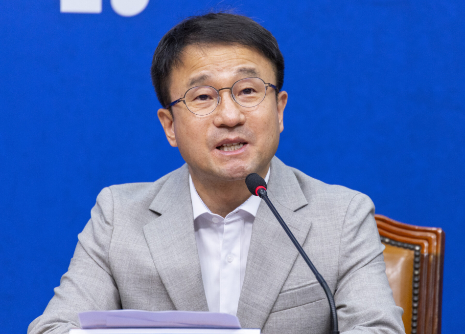 한병도 더불어민주당 원내대표가 10일 국회에서 지방선거 이후 처음으로 열린 최고위원회의에서 발언하고 있다. 연합뉴스