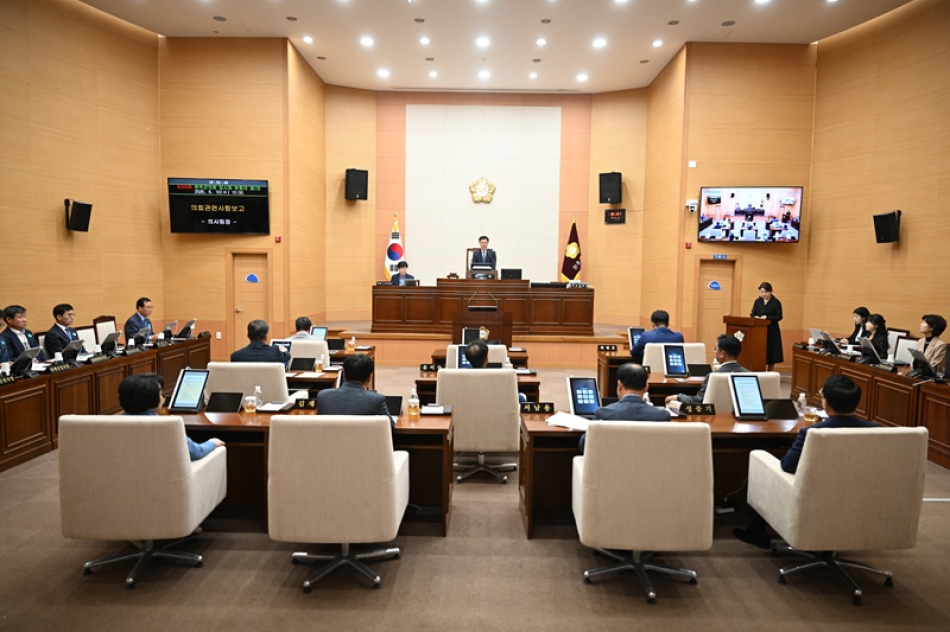 완주군의회가 12일 제300대 임시회를 끝으로 제9대 의회 의사일정을 마무리하고 있다.