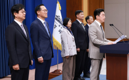 靑 수석급 5명 인사 개편…홍보 성기홍·민정 한찬식·사회 김경자