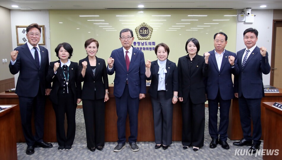 제13대 충남도의회 전반기 행정문화위원회가 2일 구성을 마치고 본격적인 의정활동에 들어갔다.