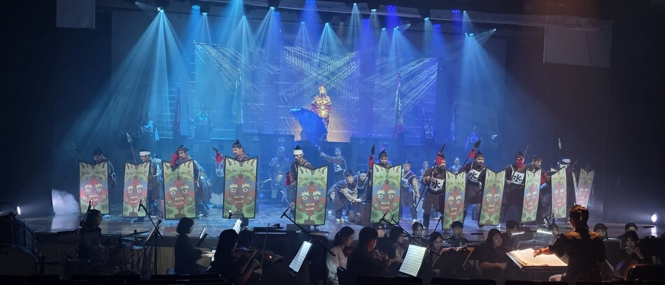 아산시립합창단이 지난 3일 선보인 ‘합창뮤지컬 이순신’. 아산시