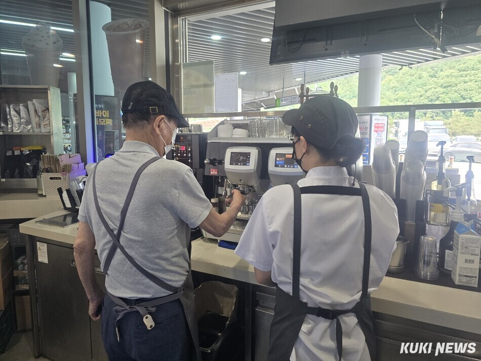 한국도로공사 강원본부의 ‘슬로우 바리스타(Slow Barista)’ 시범 사업 현장 모습. 쿠키뉴스 DB